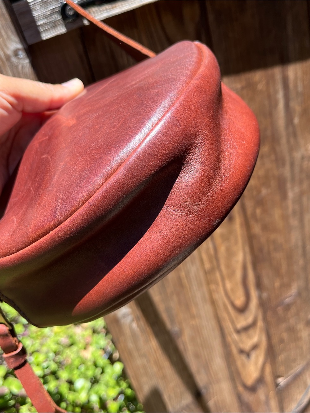 Portland Leather Burgundy Round Leather Messenger Bag - Picture 5 of 10